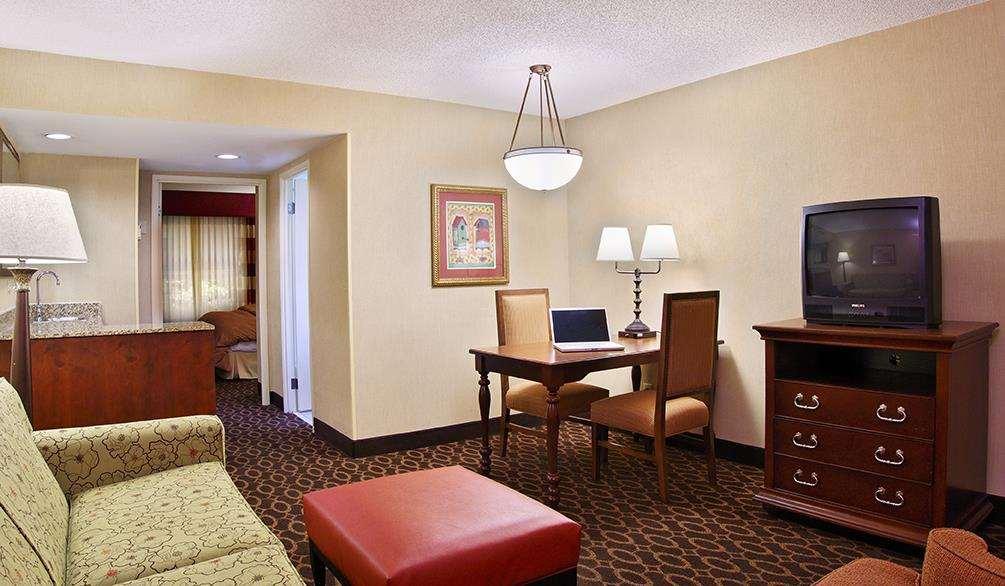 Embassy Suites By Hilton Atlanta Airport College Park Værelse billede