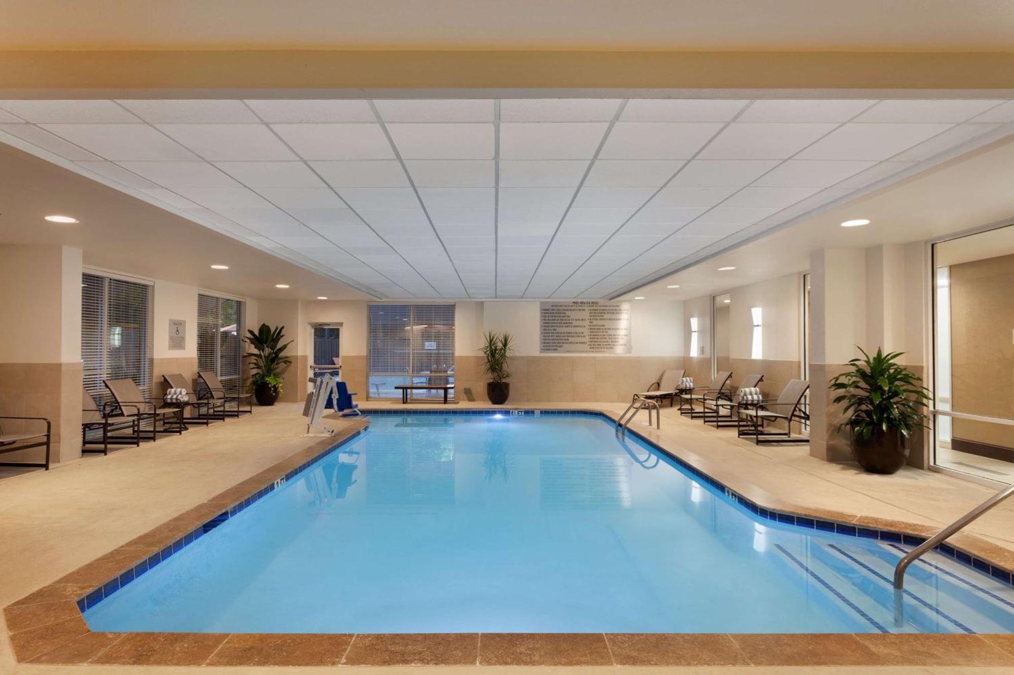 Embassy Suites By Hilton Atlanta Airport College Park Eksteriør billede